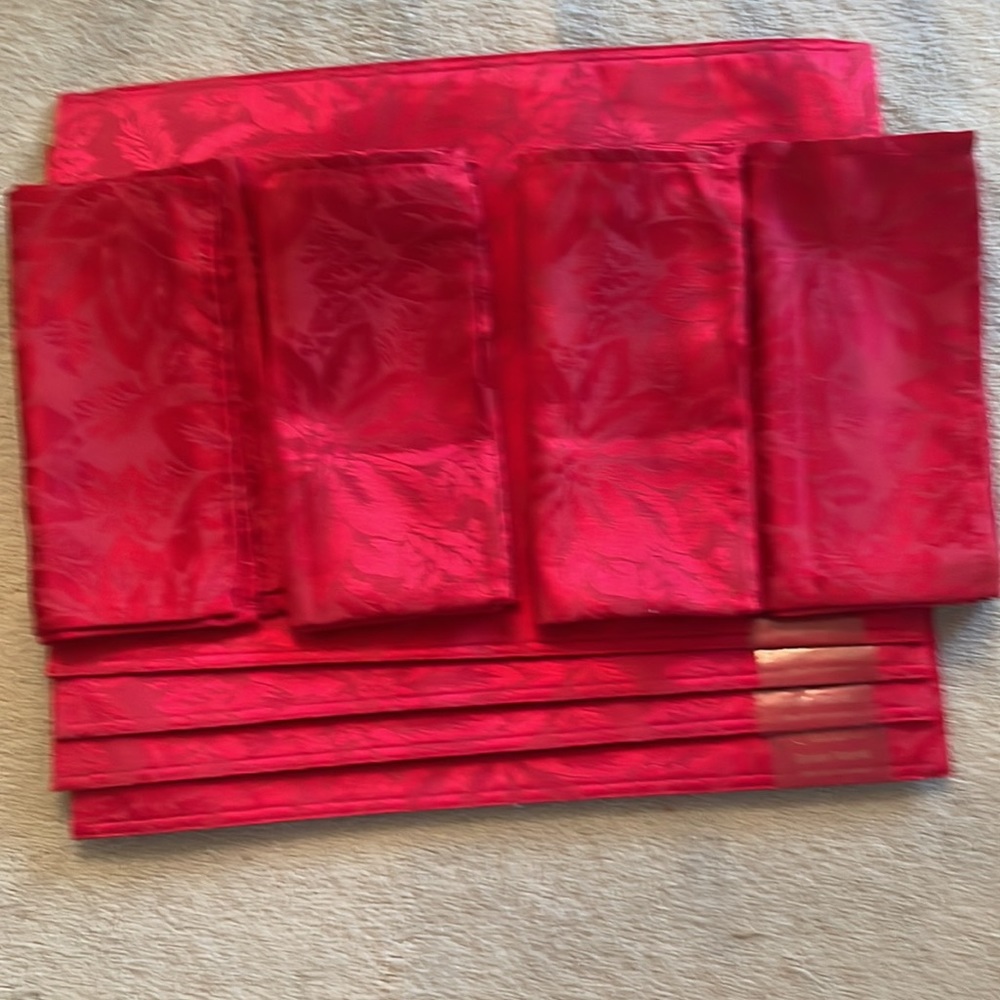 Christmas new place mats. Four (4). With four (4) matching new napkins